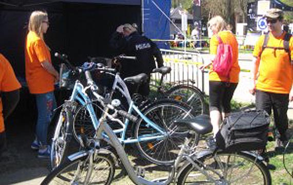 Na rowerowej „Masie krytycznej” policjanci promowali ide akcji „Jednoladem bezpiecznie do celu”