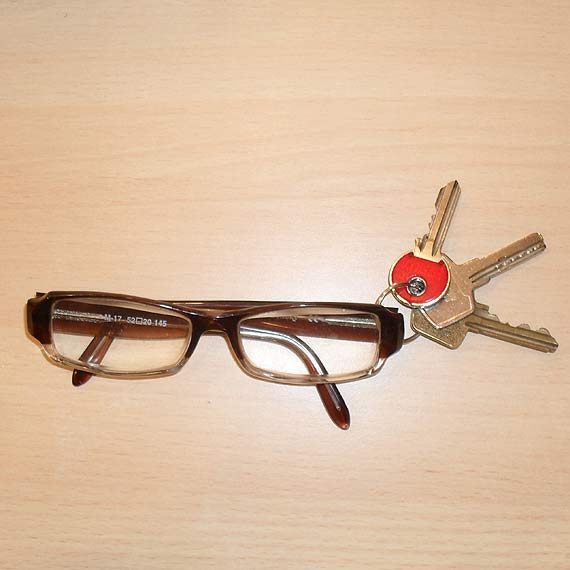 Znaleziono okulary i klucze