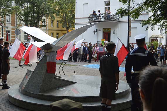 W 74 rocznic wybuchu Powstania Warszawskiego winoujcianie oddali hod bohaterom niezomnej stolicy