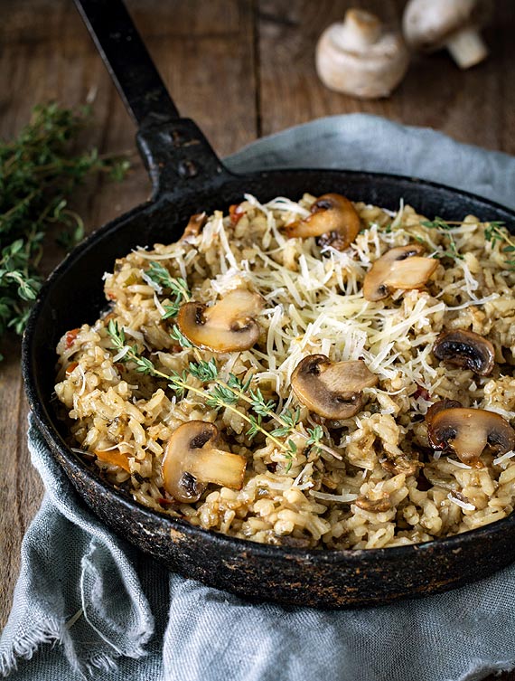 Jesie z nut wyrafinowania: Przepis na risotto z pieczarkami, tartym serem i oliw truflow