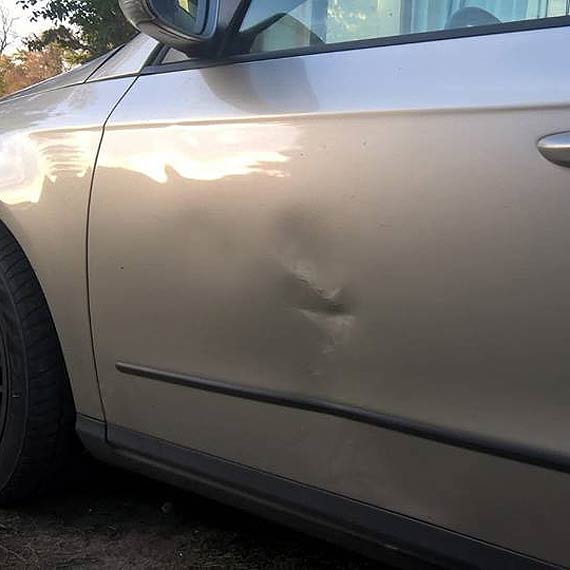 Czytelnik prosi o pomoc w ustaleniu sprawcy uszkodzenia jego samochodu