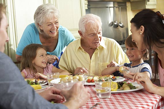 Obiad dla babci i dziadka: Przepis na delikatny gulasz z karczku z serkiem topionym kremowym