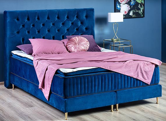Niebieski w odcieniu Classic Blue – jak wprowadzi go do wntrza sypialni?