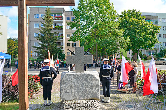 83. rocznica agresji Zwizku Radzieckiego na Polsk. Pod pomnikiem Zesacw Sybiru zoono wizanki kwiatw