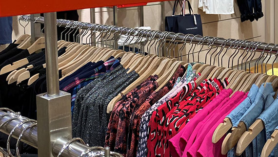 Co drugi konsument twierdzi, e ubrania w sklepach s coraz gorszej jakoci