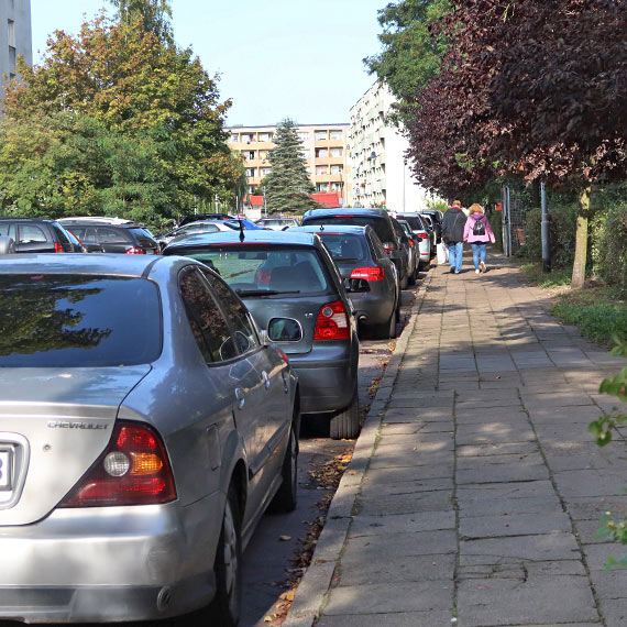 Ulice Rybaki, Staszica, Kościuszki zapchane do ostatniego centymetra!  Mieszkańcy muszą szukać parkingu na sąsiednich osiedlach