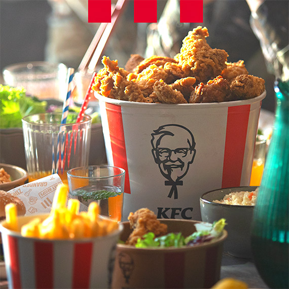Kultowy Wtorkowy Kubeek wraca w jesiennym stylu! Spotkaj si z przyjacimi w KFC!
